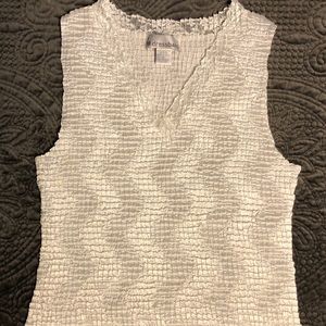 Dressbarn Shell! Form fitting and STRETCHY!